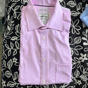 (440)NWOT Mens long sleeve dress shirt by Jos A Bank. Size 15-32. Light Pink